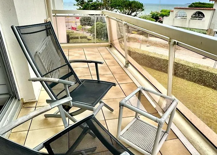 Les Pieds Dans Le Sable Apartment *